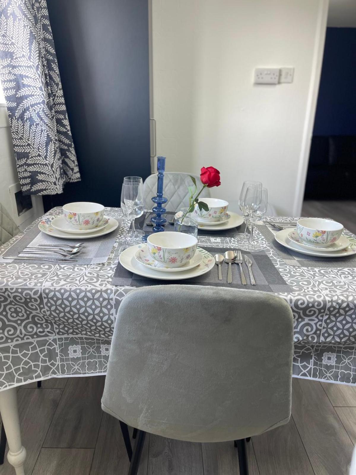 Citylink Retreat With Metro Access, Free Parking, Near Airport *
