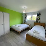 Citylink Retreat With Metro Access, Free Parking, Near Airport