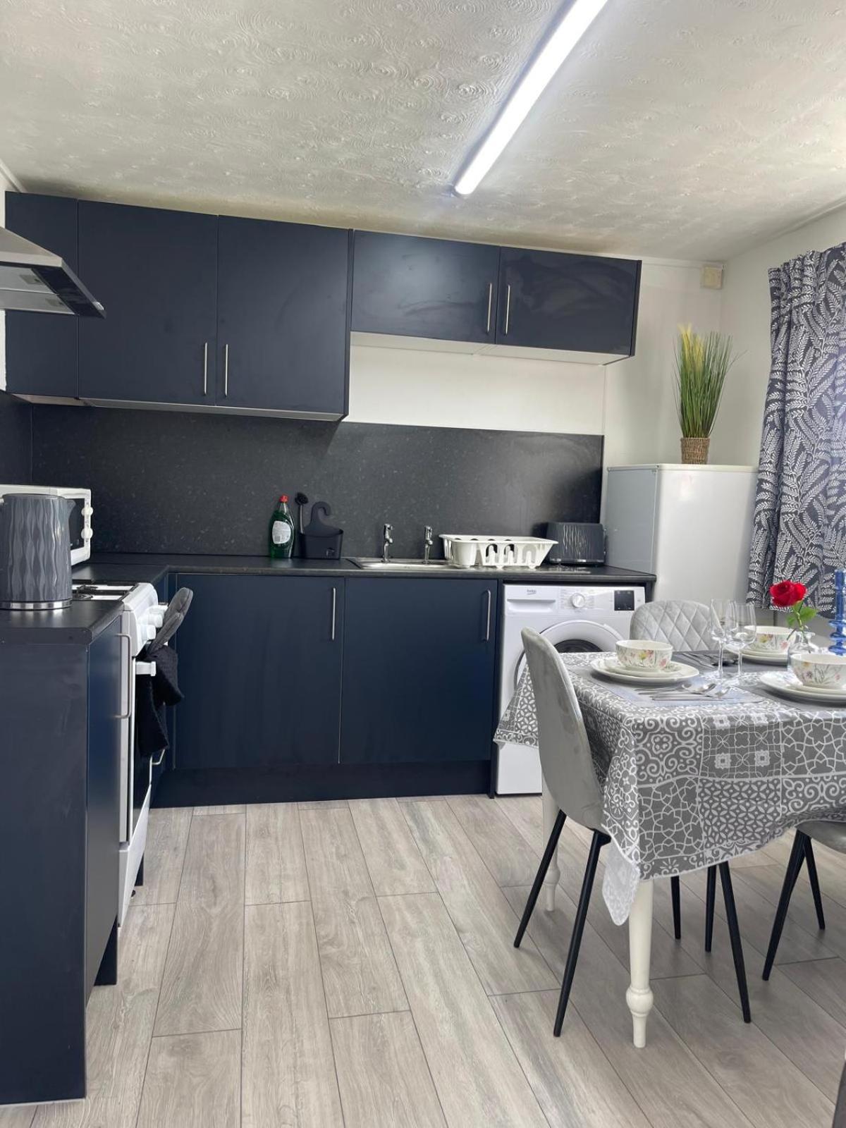 Apartment Citylink Retreat With Metro Access, Free Parking, Near Airport