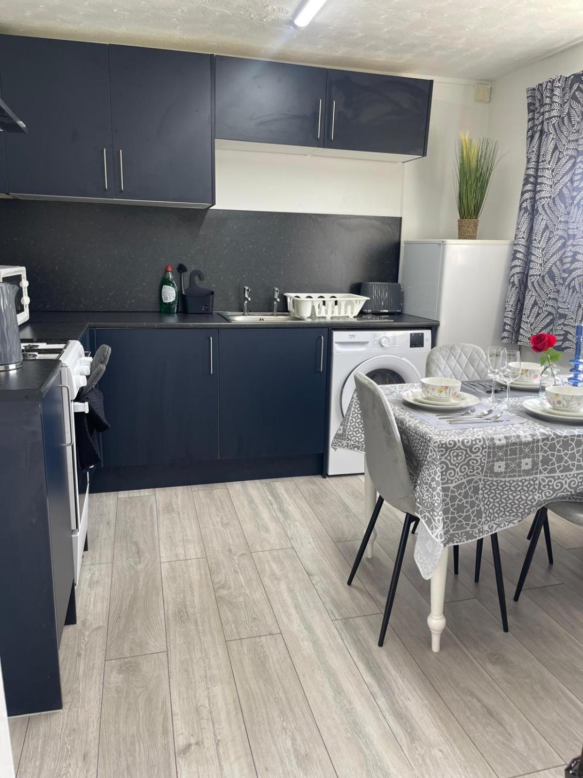 Apartment Citylink Retreat With Metro Access, Free Parking, Near Airport *